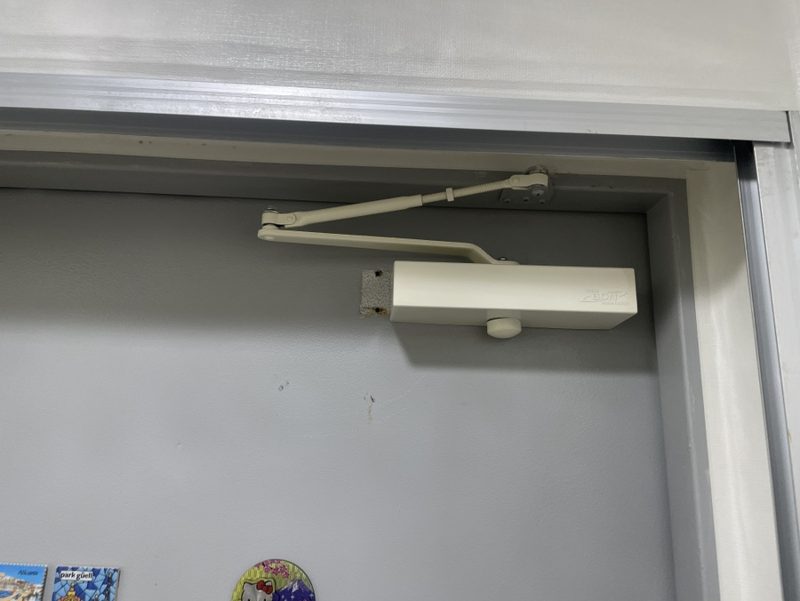 도어클로저 작업 사진